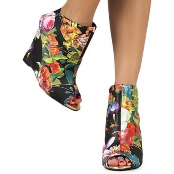 Miss L Victorian Floral Peep Toe Wedges - Picture 7 of 7